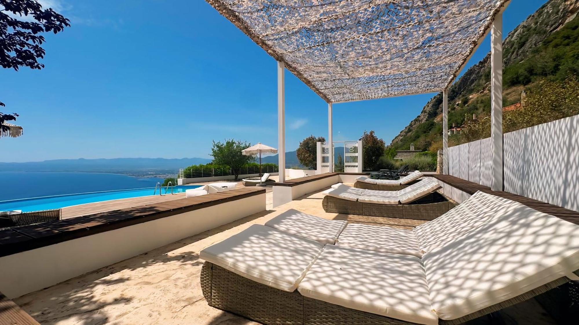 Ryalos Villa